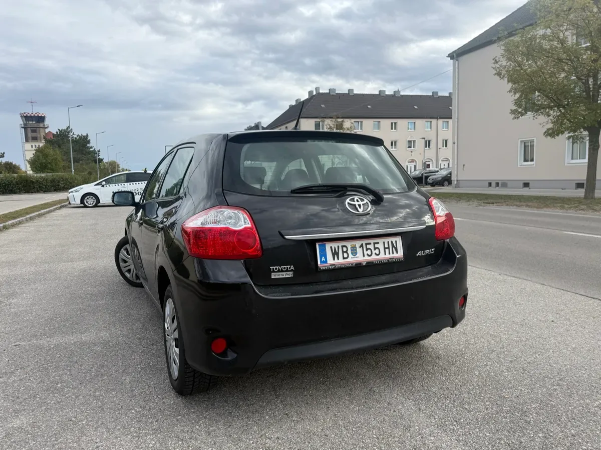 Toyota Auris 2011 photo 3