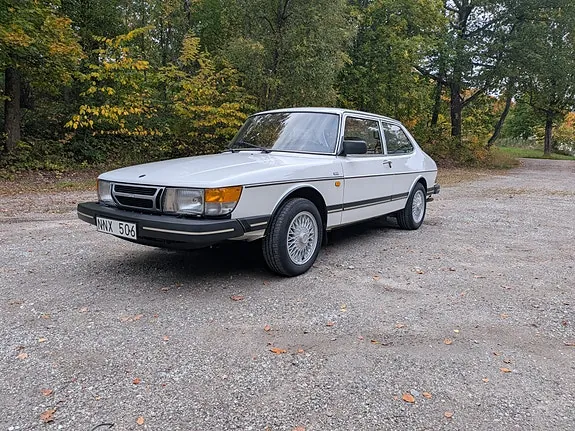 Saab 900