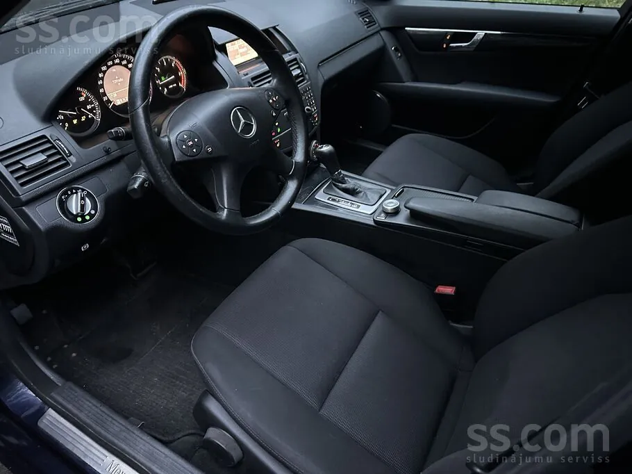 Mercedes-Benz C200 2010 photo 5