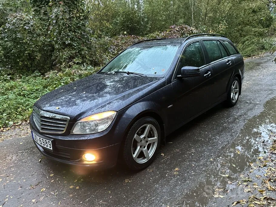 Mercedes-Benz C200 2010 photo 2