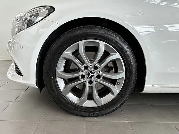 Mercedes-Benz C220 2018 photo 4