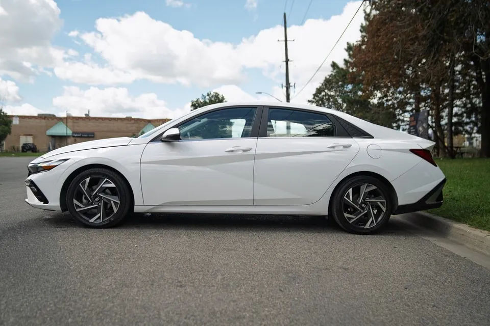 Hyundai Elantra 2024 photo 4