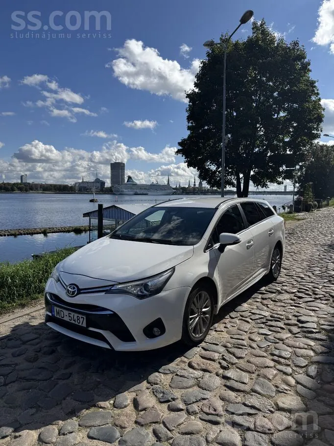 Toyota Avensis 2015 photo 2