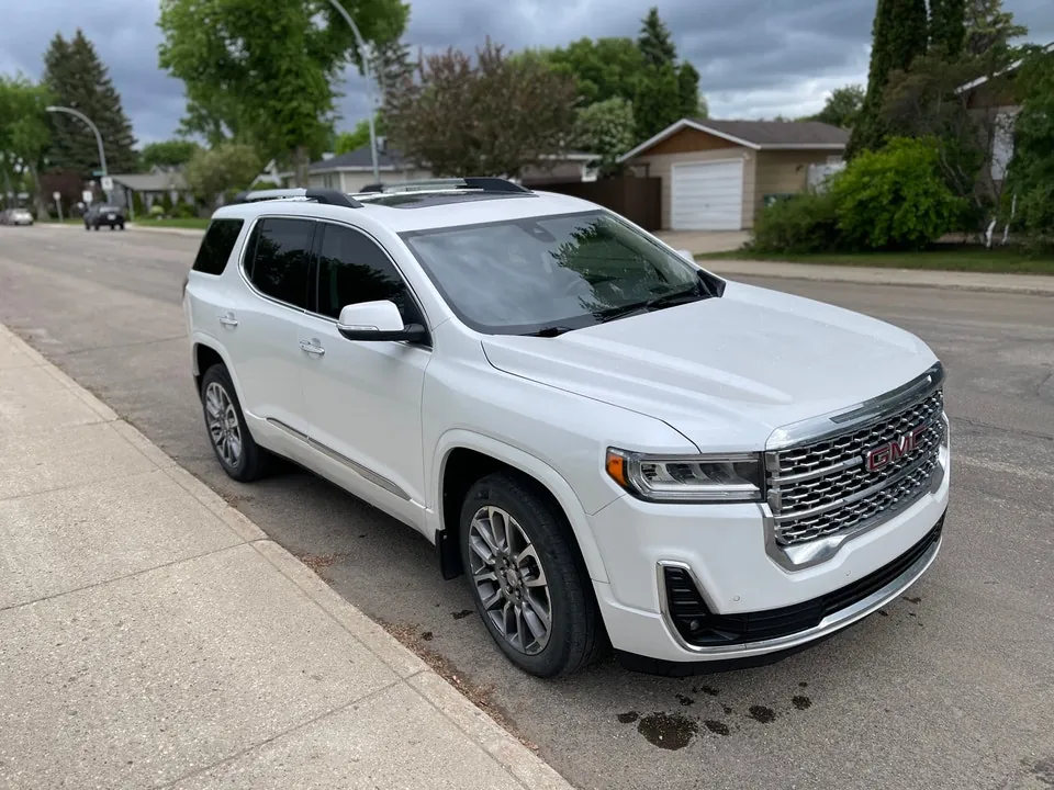 GMC Acadia 2023 photo 2