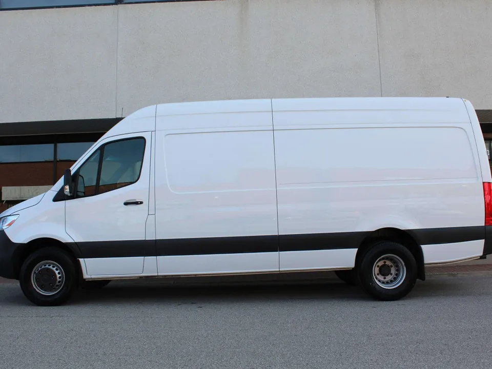 Mercedes-Benz Sprinter 2024 photo 3