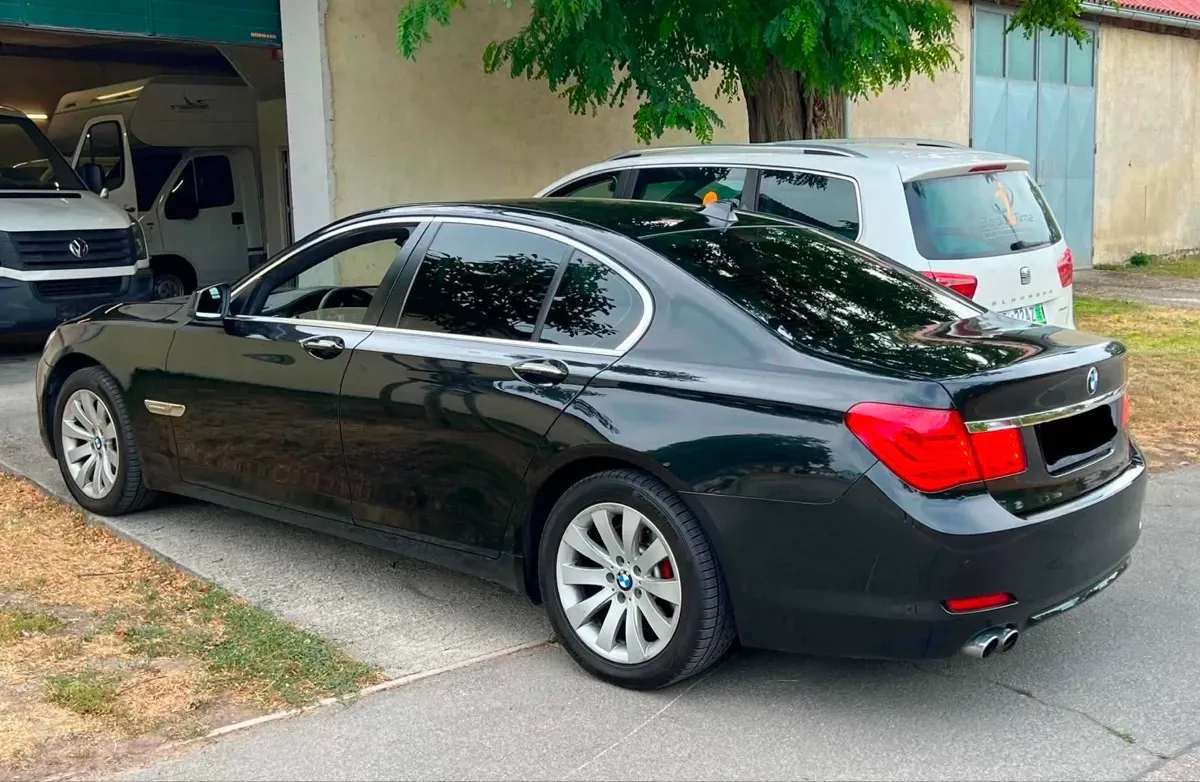 BMW 7 Series 2011 photo 3