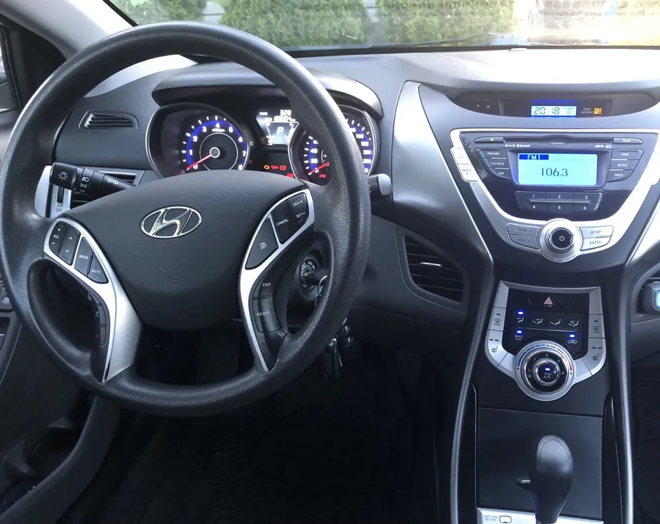Hyundai Elantra 2012 photo 3