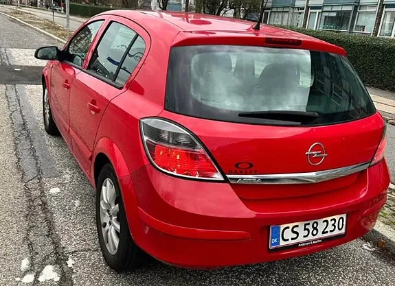 Opel Astra 2009 photo 4