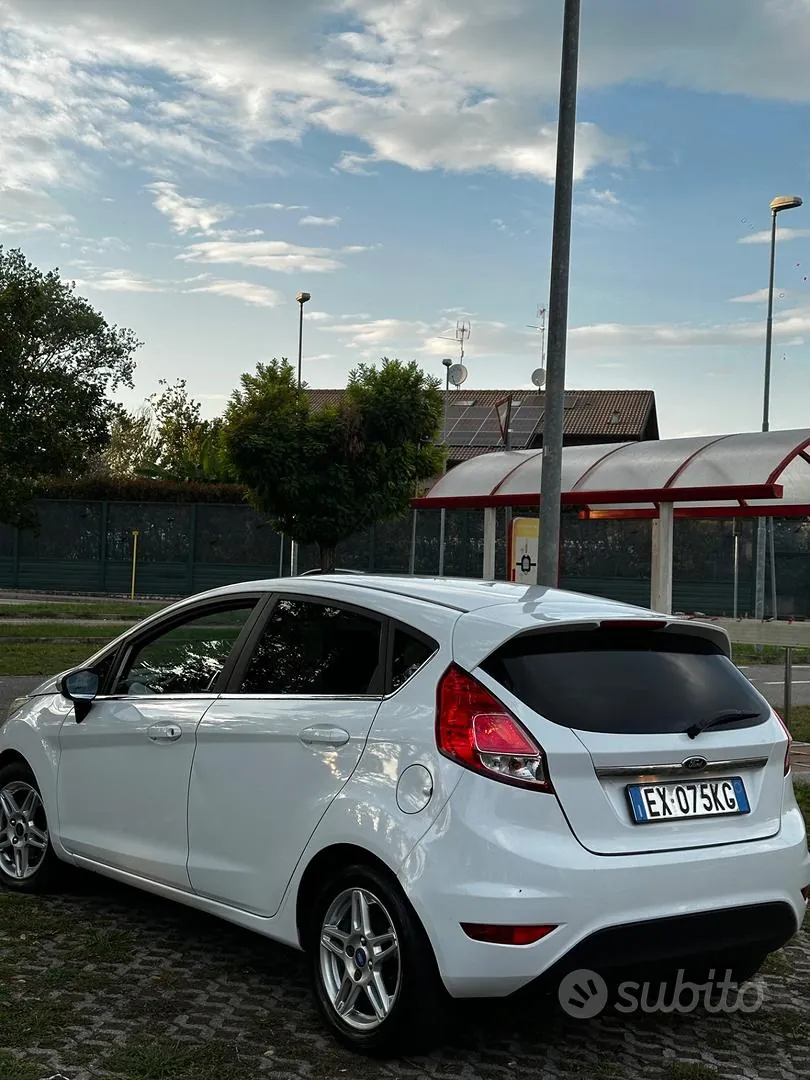 Ford Fiesta 2014 photo 2