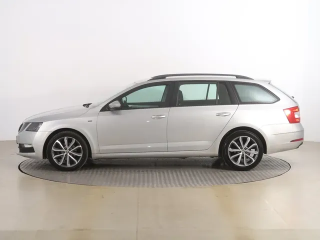Skoda Octavia Combi 2018 photo 2