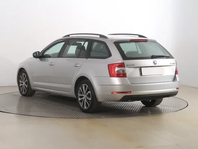 Skoda Octavia Combi 2018 photo 3