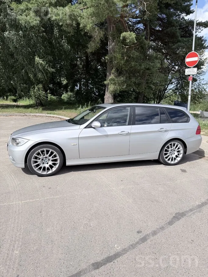 BMW 320 2008 photo 2