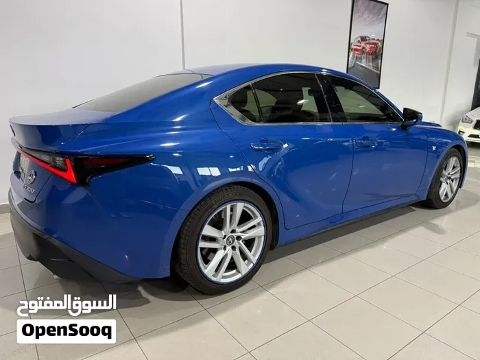 Lexus Is300 2023 photo 2