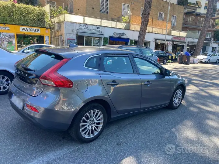 Volvo V40 2012 photo 2