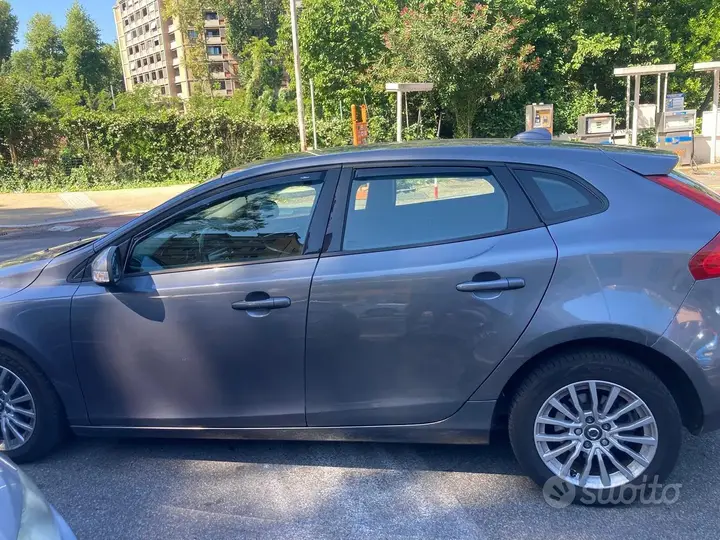 Volvo V40 2012 photo 4