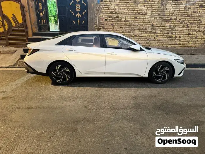 Hyundai Elantra 2025 photo 3