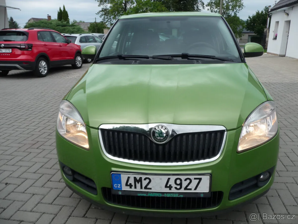 Skoda Fabia 2010 photo 2