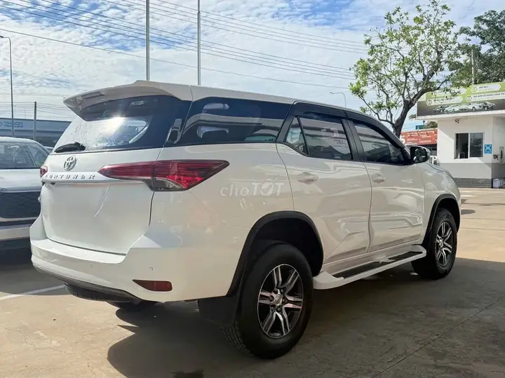 Toyota Fortuner 2023 photo 4
