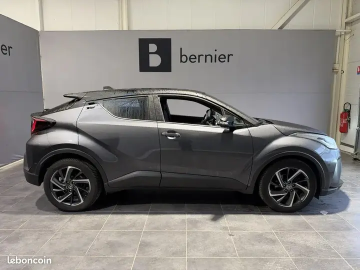 Toyota C-Hr 2023 photo 2