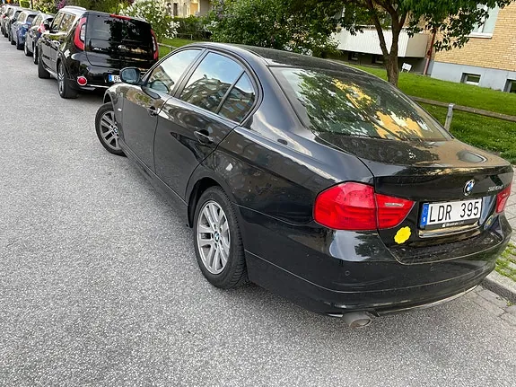 BMW 320D 2011 photo 2