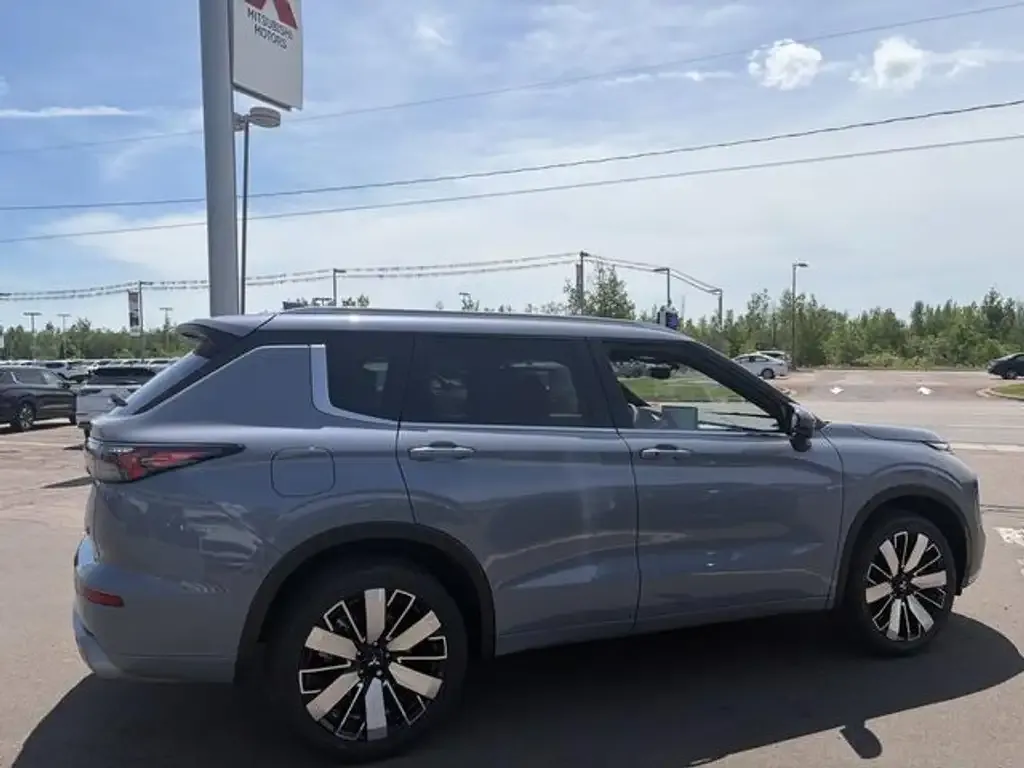 Mitsubishi Outlander 2026 photo 3