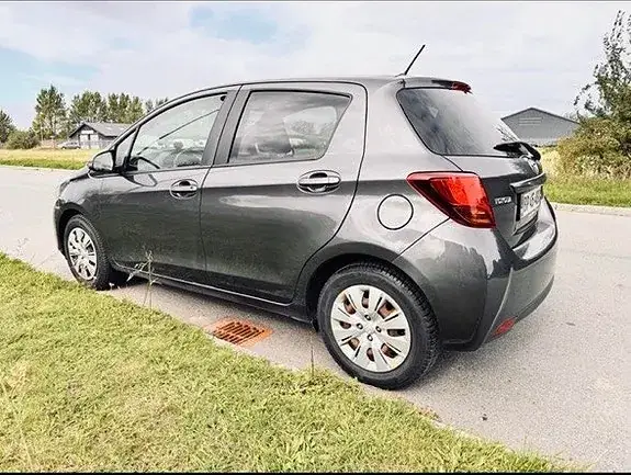 Toyota Yaris 2015 photo 3
