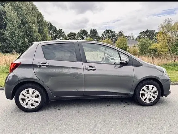 Toyota Yaris 2015 photo 5