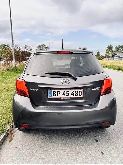 Toyota Yaris 2015 photo 2