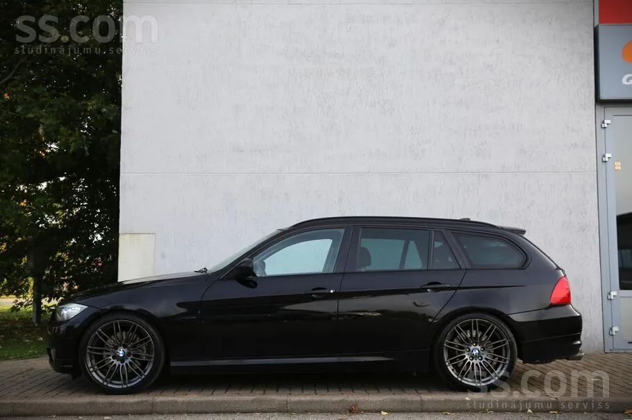 BMW 325 2010 photo 2