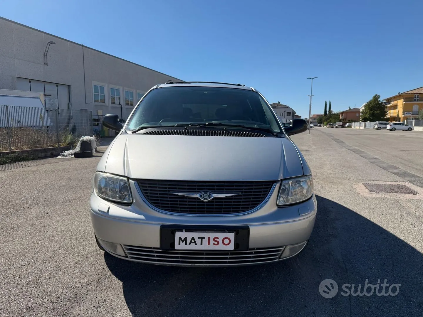 Chrysler Voyager 2004 photo 2