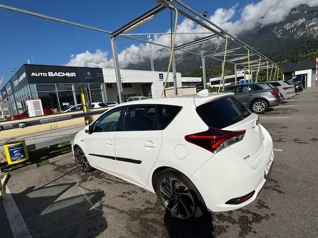 Toyota Auris 2016 photo 2