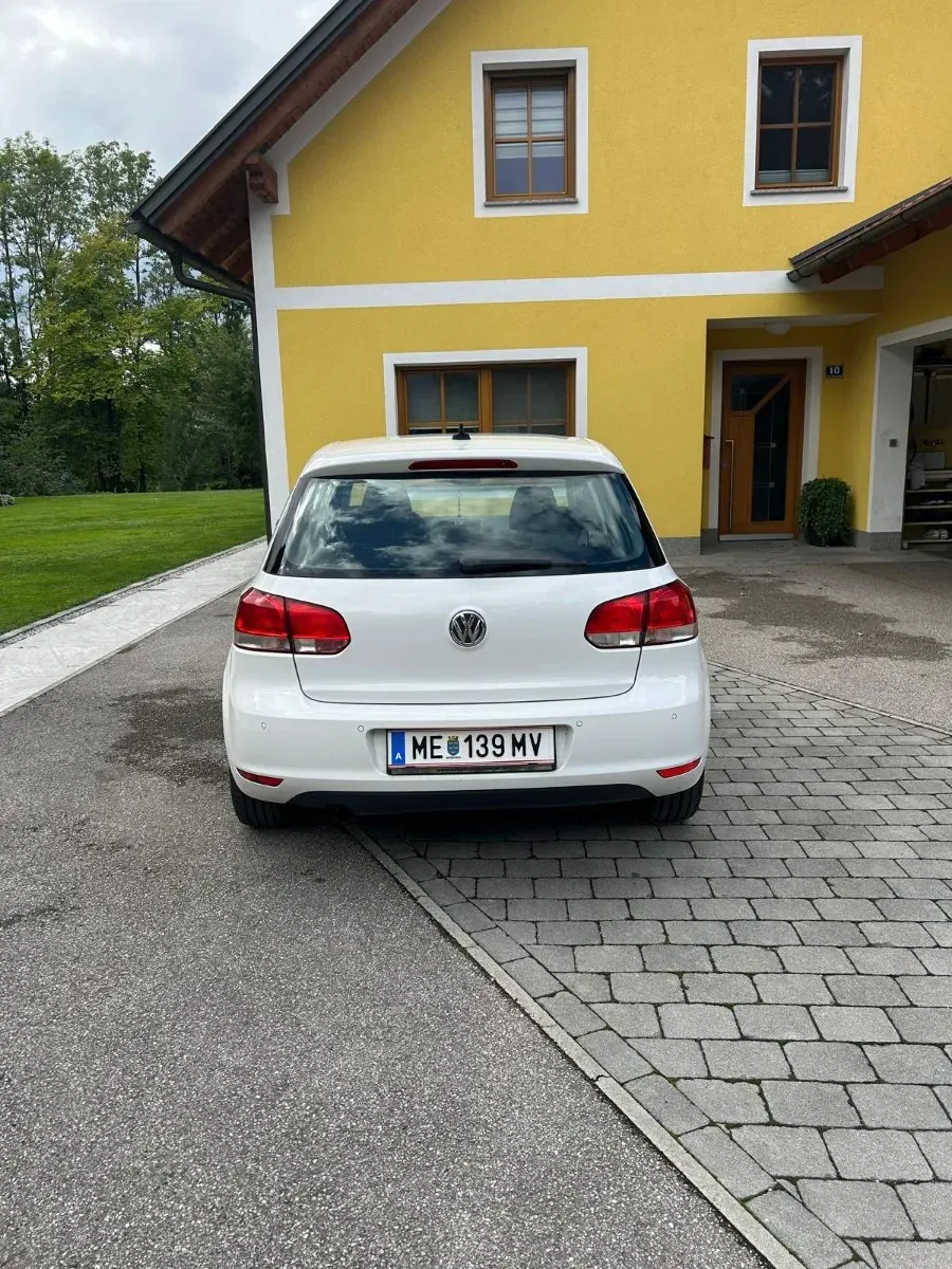 Volkswagen Golf 2010 photo 2