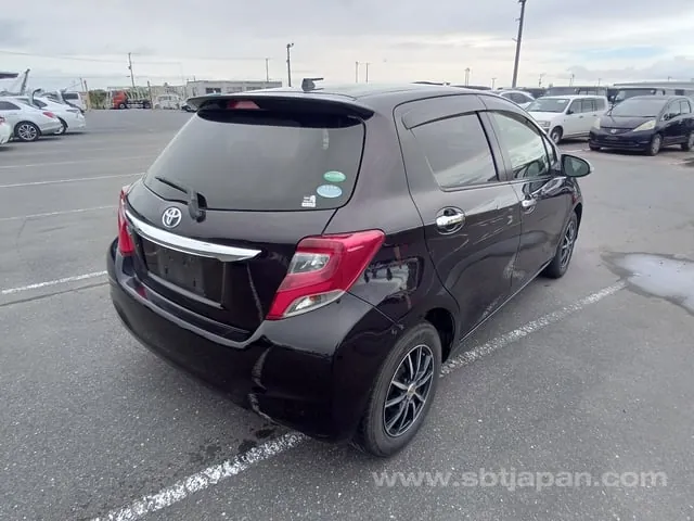 Toyota Vitz 2016 photo 4