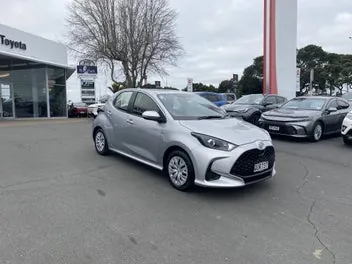 Toyota Yaris 2024 photo 2