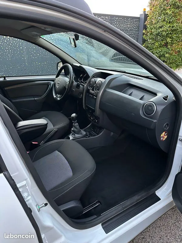 Dacia Duster 2017 photo 4