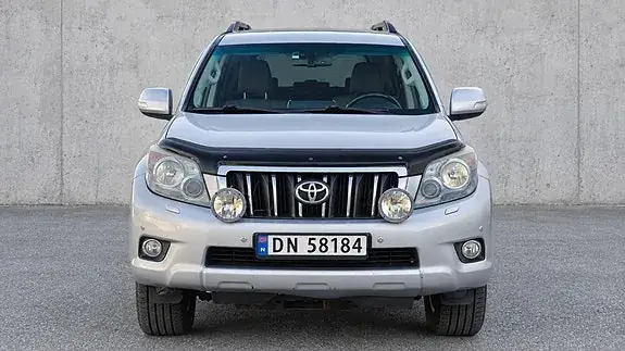 Toyota Land Cruiser 2011 photo 2