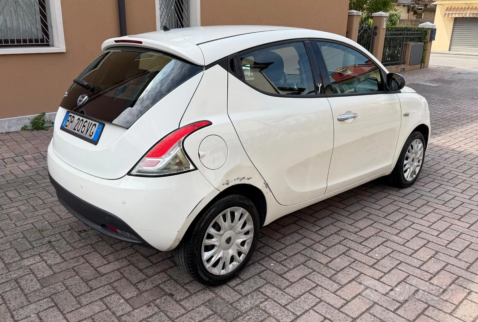 Lancia Ypsilon 2013 photo 2