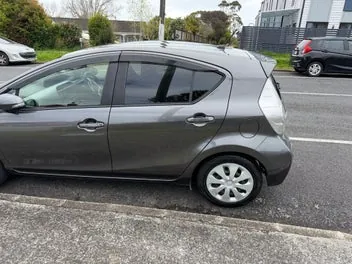 Toyota Aqua 2014 photo 2