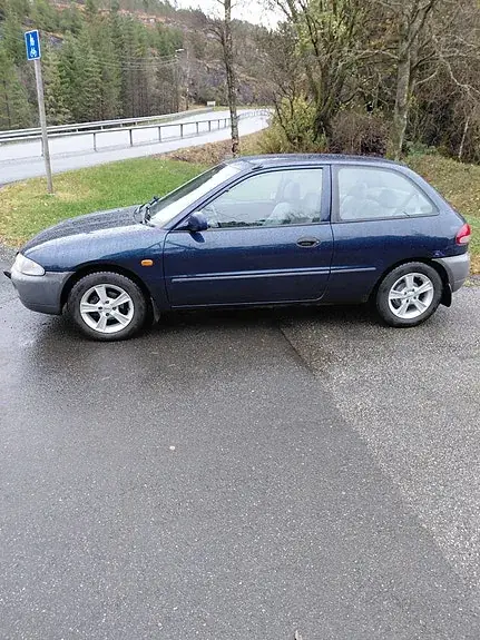 Mitsubishi Colt 1995 photo 2