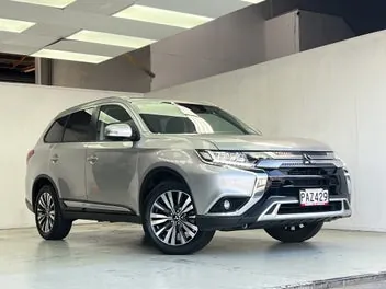 Mitsubishi Outlander 2022 photo 2