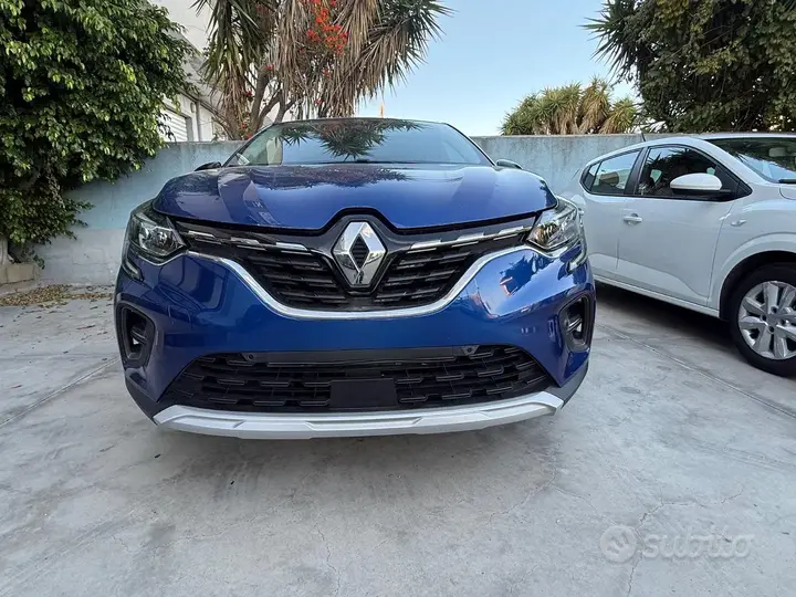 Renault Captur 2023 photo 2