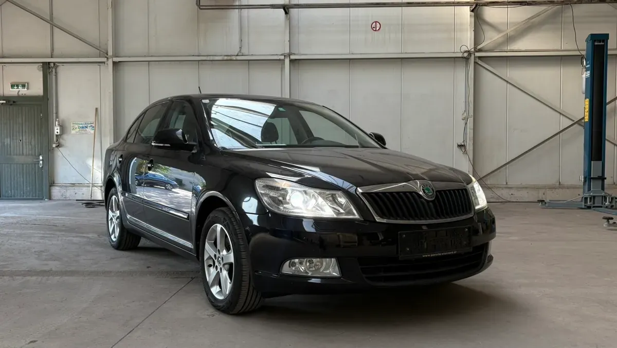Skoda Octavia 2011 photo 2
