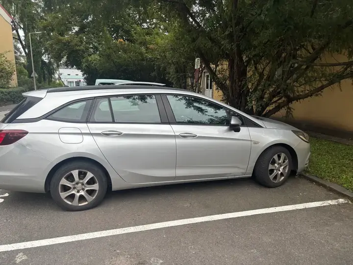Opel Astra 2017 photo 2