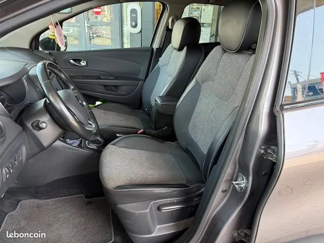 Renault Captur 2018 photo 2