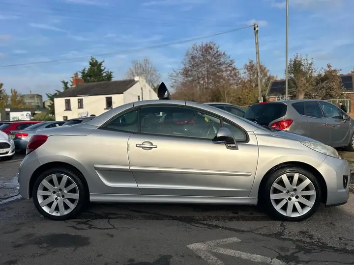 Peugeot 207 2011 photo 2