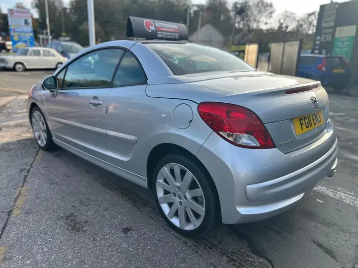 Peugeot 207 2011 photo 5