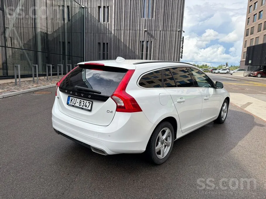 Volvo V60 2017 photo 2