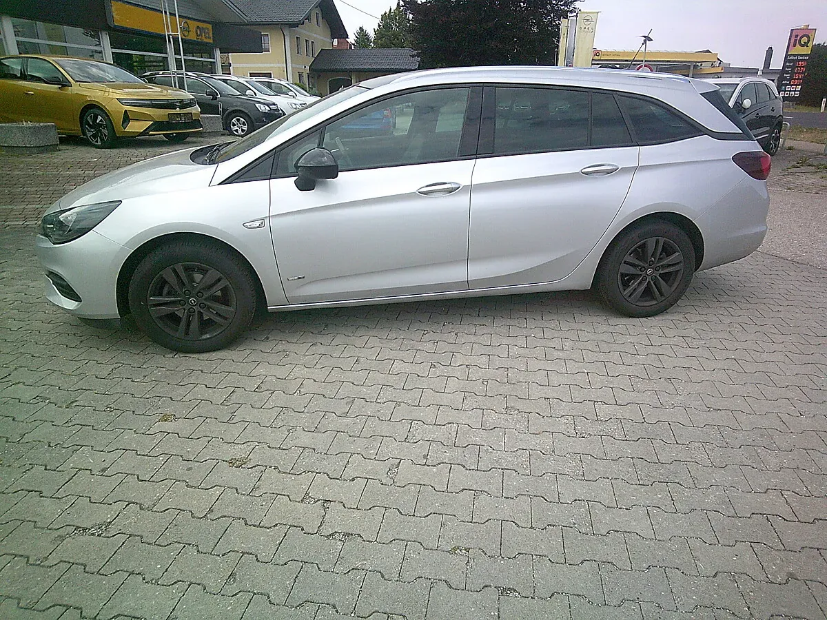 Opel Astra 2022 photo 2