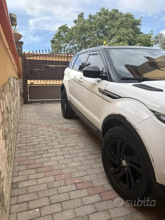 Land Rover Range Rover Evoque 2015 photo 2