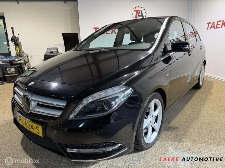 Mercedes-Benz B 180